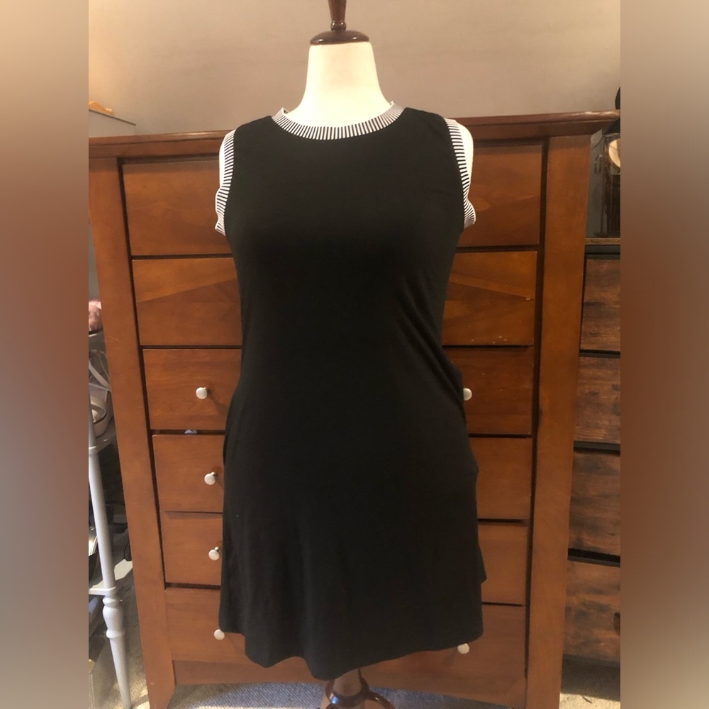 Classic Black Sleeveless Midi Dress with Striped Trim
